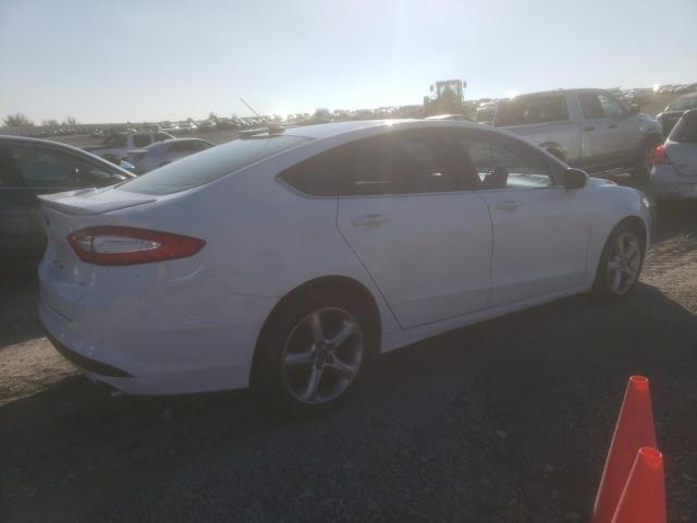 3FA6P0H79GR142113 - 2016 FORD FUSION SE WHITE photo 3