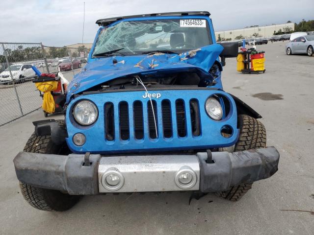 1C4AJWBG0FL733624 - 2015 JEEP WRANGLER SAHARA BLUE photo 5