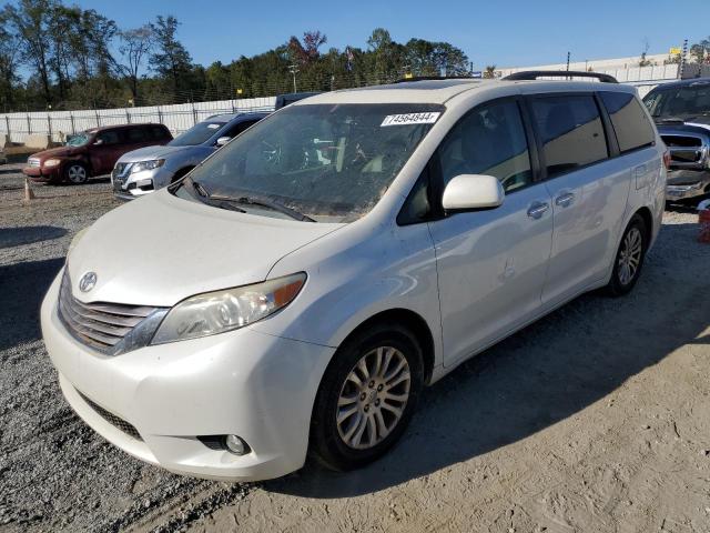 2015 TOYOTA SIENNA XLE, 