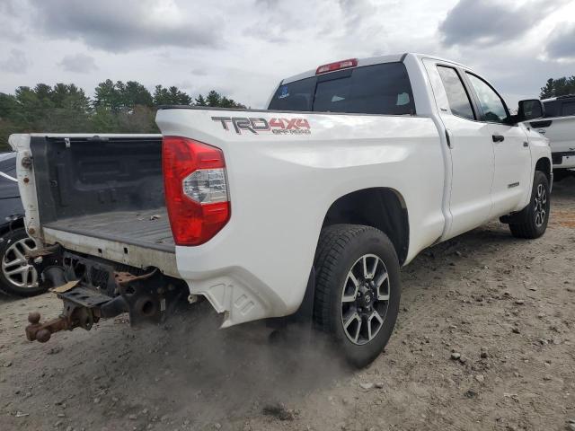 5TFUY5F10JX693510 - 2018 TOYOTA TUNDRA DOUBLE CAB SR/SR5 WHITE photo 3