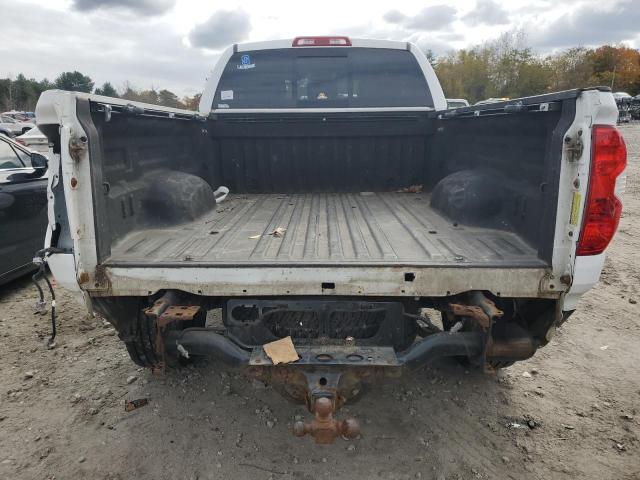 5TFUY5F10JX693510 - 2018 TOYOTA TUNDRA DOUBLE CAB SR/SR5 WHITE photo 6