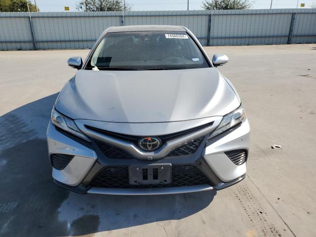 4T1B61HK9KU194716 - 2019 TOYOTA CAMRY XSE GRAY photo 5