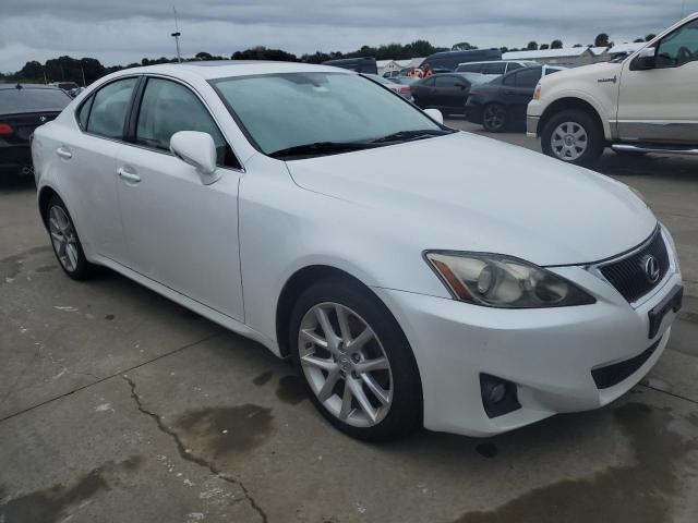 JTHCF5C25B5051617 - 2011 LEXUS IS 250 WHITE photo 4