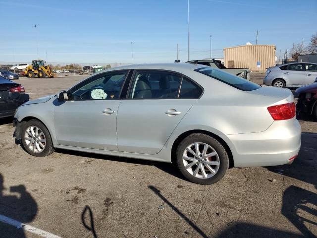 3VWDZ7AJ2BM308369 - 2011 VOLKSWAGEN JETTA SE SILVER photo 2