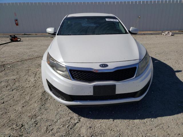 KNAGM4A78B5117625 - 2011 KIA OPTIMA LX WHITE photo 5