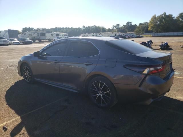 4T1G11AK9MU470054 - 2021 TOYOTA CAMRY SE GRAY photo 2