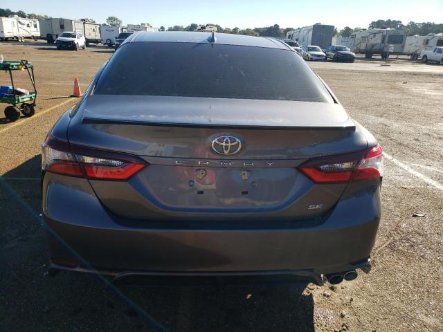 4T1G11AK9MU470054 - 2021 TOYOTA CAMRY SE GRAY photo 6