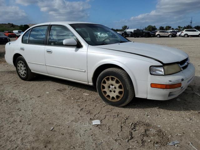 JN1CA21D4WM932598 - 1998 NISSAN MAXIMA GLE WHITE photo 4