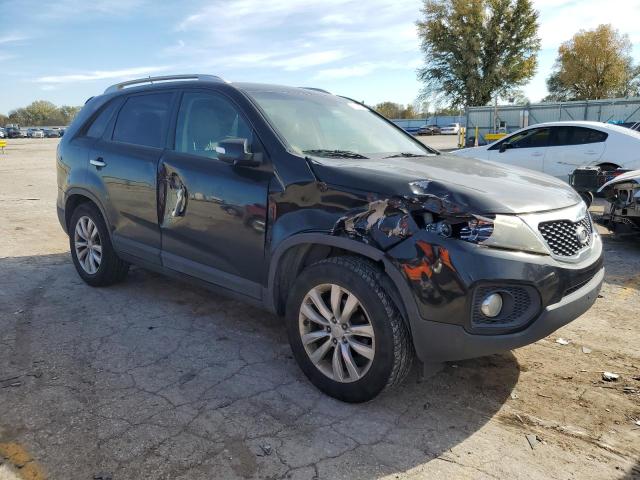 5XYKU4A15BG032063 - 2011 KIA SORENTO EX BLACK photo 4