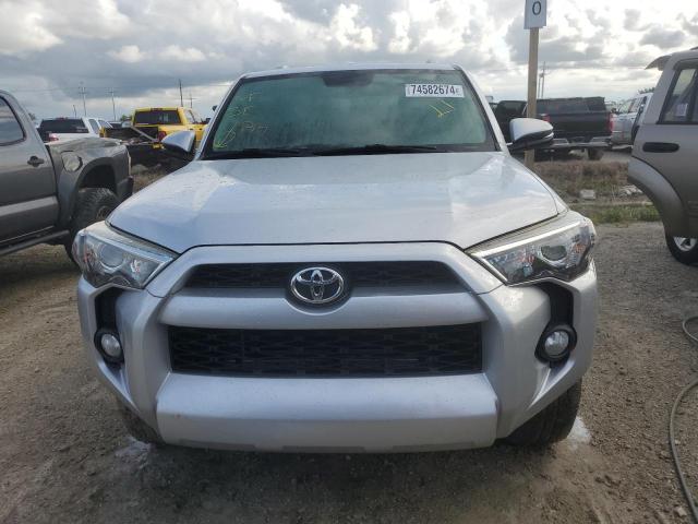 JTEZU5JR3J5188261 - 2018 TOYOTA 4RUNNER SR5 SILVER photo 5