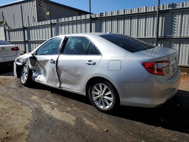 4T1BK1FK0EU538145 - 2014 TOYOTA CAMRY SE SILVER photo 2