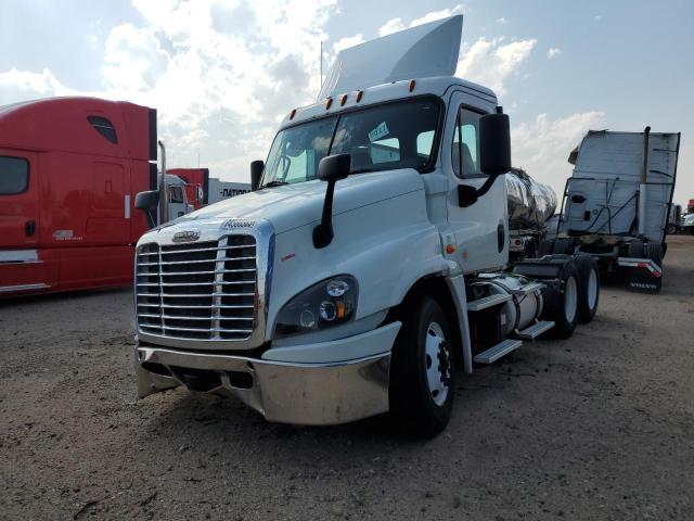 3AKJGEDV1HSJG9868 - 2017 FREIGHTLINER CASCADIA 1 WHITE photo 2