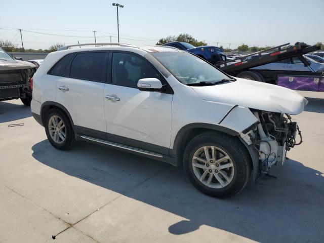 5XYKT4A62FG556761 - 2015 KIA SORENTO LX WHITE photo 4