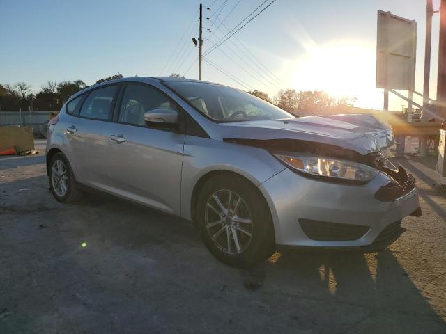 1FADP3K2XFL301093 - 2015 FORD FOCUS SE SILVER photo 4