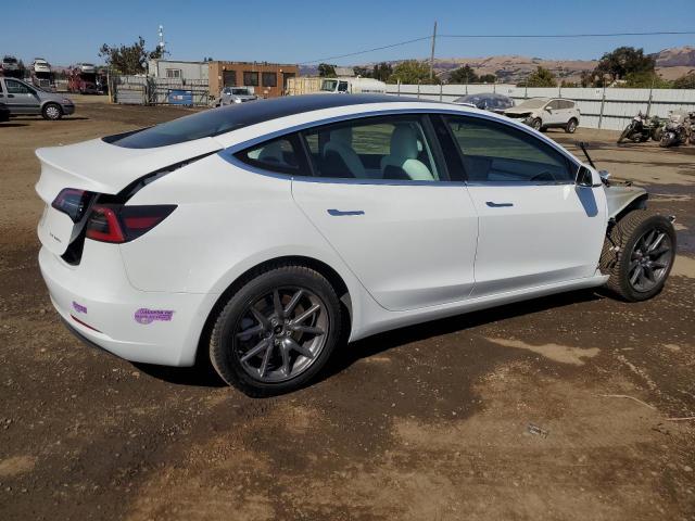 5YJ3E1EB5JF074886 - 2018 TESLA MODEL 3 WHITE photo 3