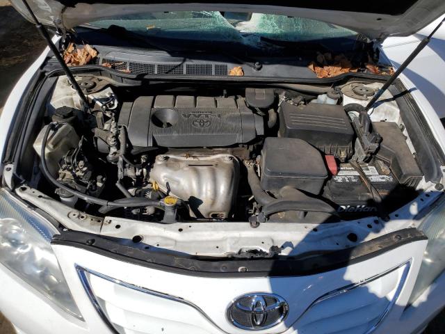 4T1BF3EK4BU690068 - 2011 TOYOTA CAMRY BASE WHITE photo 11