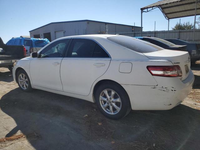 4T1BF3EK4BU690068 - 2011 TOYOTA CAMRY BASE WHITE photo 2