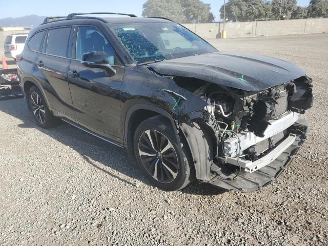 5TDJZRAH3MS069920 - 2021 TOYOTA HIGHLANDER XSE BLACK photo 4