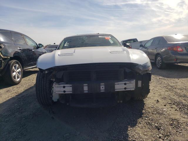 1FATP8UH3J5142652 - 2018 FORD MUSTANG WHITE photo 5