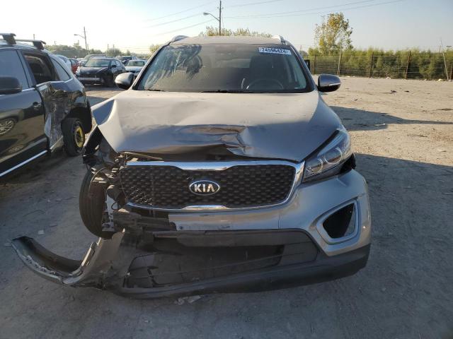 5XYPG4A34HG256027 - 2017 KIA SORENTO LX SILVER photo 5