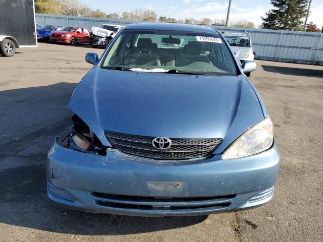 4T1BE32K12U616890 - 2002 TOYOTA CAMRY LE BLUE photo 5