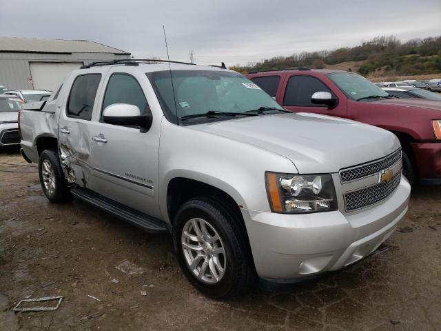 3GNTKGE36BG226018 - 2011 CHEVROLET AVALANCHE LTZ SILVER photo 4