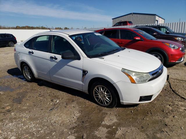 1FAHP35N48W243460 - 2008 FORD FOCUS SE WHITE photo 4