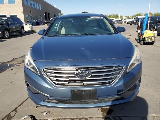 5NPE24AF0HH586806 - 2017 HYUNDAI SONATA SE BLUE photo 5