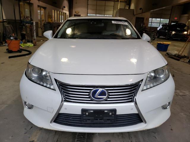 JTHBW1GG4D2010992 - 2013 LEXUS ES 300H WHITE photo 11