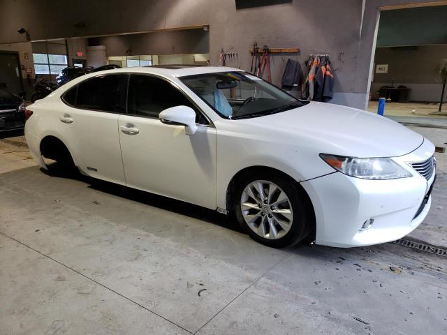 JTHBW1GG4D2010992 - 2013 LEXUS ES 300H WHITE photo 4