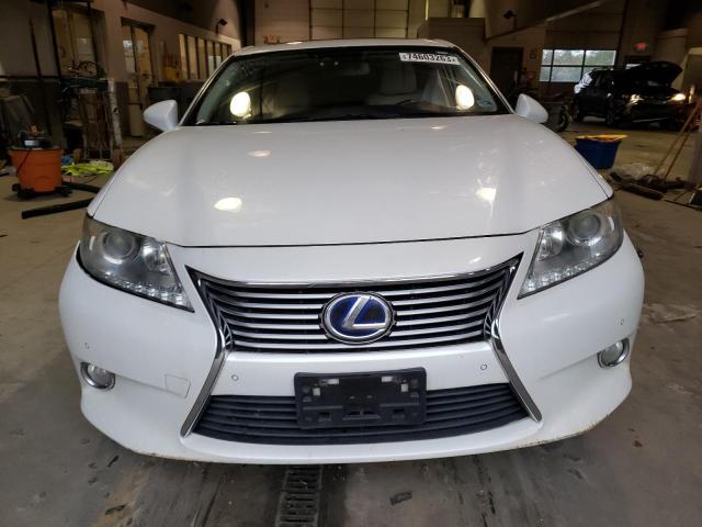 JTHBW1GG4D2010992 - 2013 LEXUS ES 300H WHITE photo 5