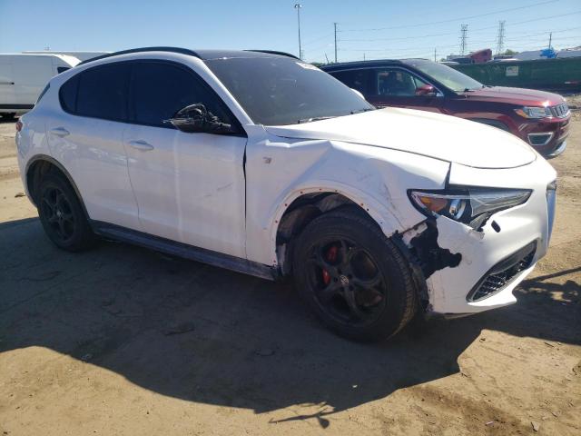 ZASPAKBN2N7D41728 - 2022 ALFA ROMEO STELVIO TI WHITE photo 4