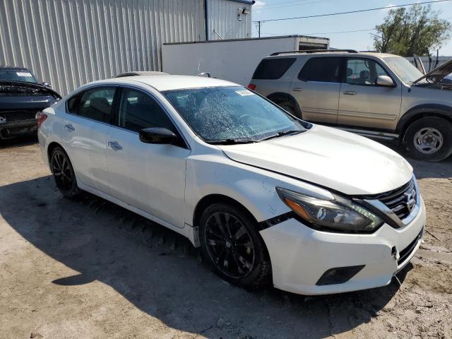 1N4AL3AP5HC486359 - 2017 NISSAN ALTIMA 2.5 WHITE photo 4