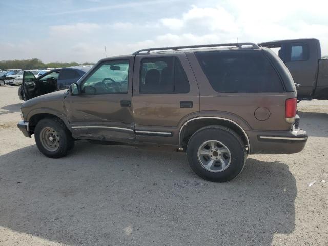 1GNCS13W7W2169725 - 1998 CHEVROLET BLAZER BROWN photo 2