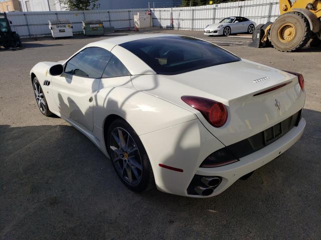 ZFF65TJA3E0195945 - 2014 FERRARI CALIFORNIA WHITE photo 2