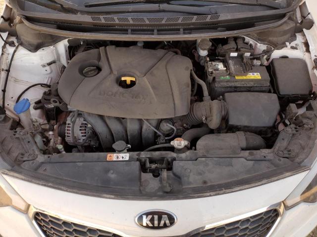 KNAFK4A66G5615712 - 2016 KIA FORTE LX WHITE photo 11