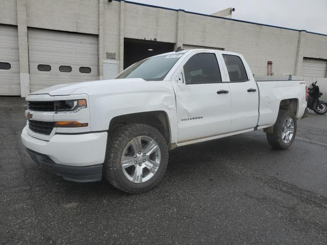 1GCVKPEC6JZ272092 - 2018 CHEVROLET SILVERADO K1500 CUSTOM WHITE photo 1