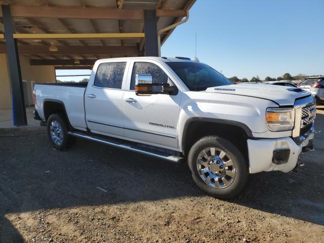 1GT12UEY1JF255744 - 2018 GMC SIERRA K2500 DENALI WHITE photo 4