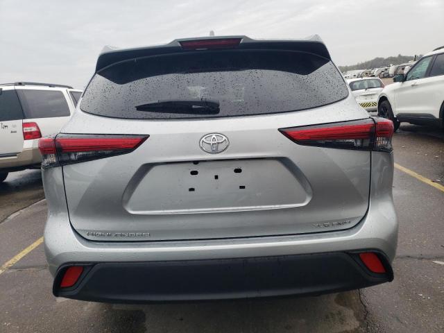 5TDGZRBH4MS525688 - 2021 TOYOTA HIGHLANDER XLE SILVER photo 6