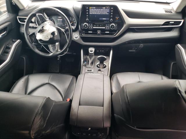 5TDGZRBH4MS525688 - 2021 TOYOTA HIGHLANDER XLE SILVER photo 8