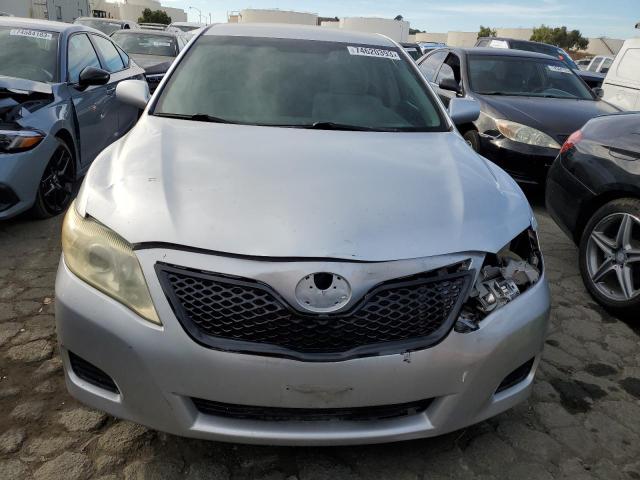 4T1BF3EK5BU181056 - 2011 TOYOTA CAMRY BASE SILVER photo 5