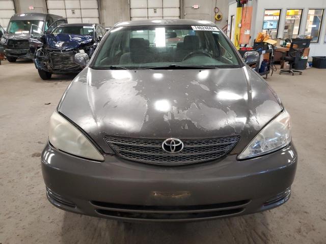 4T1BE32K52U569587 - 2002 TOYOTA CAMRY LE GRAY photo 5