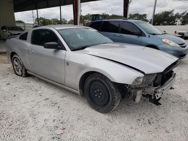 1ZVBP8AM9E5320168 - 2014 FORD MUSTANG SILVER photo 4