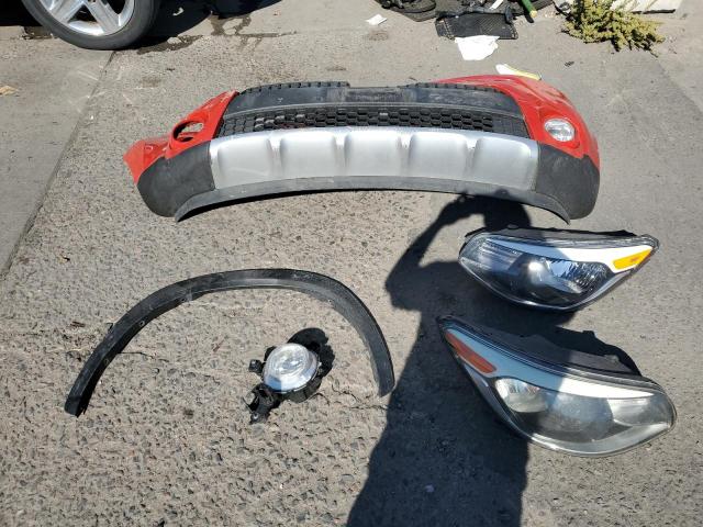 KNDJP3A51H7429193 - 2017 KIA SOUL + RED photo 13
