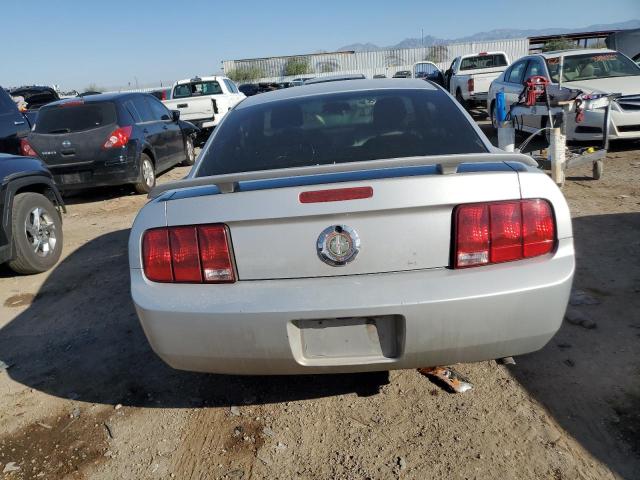 1ZVFT80N965169180 - 2006 FORD MUSTANG SILVER photo 6