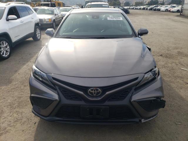 4T1G11AK0PU782803 - 2023 TOYOTA CAMRY SE NIGHT SHADE GRAY photo 5