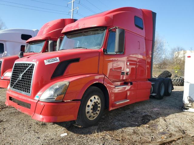 4V4NC9TG7DN132311 - 2013 VOLVO VN VNL RED photo 2