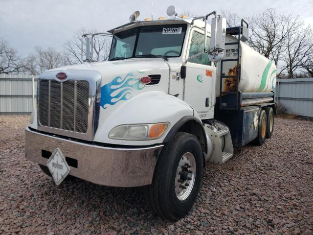 2NP3LN0X6BM127302 - 2011 PETERBILT 348 WHITE photo 2