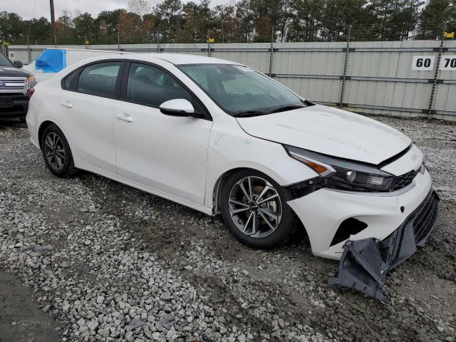 3KPF24AD2PE634554 - 2023 KIA FORTE LX WHITE photo 4