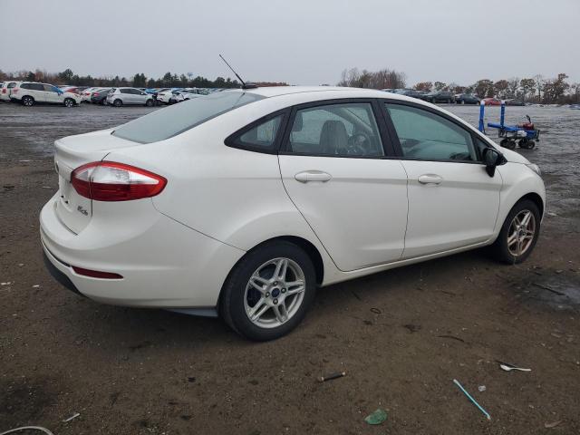 3FADP4BJ2JM124382 - 2018 FORD FIESTA SE WHITE photo 3